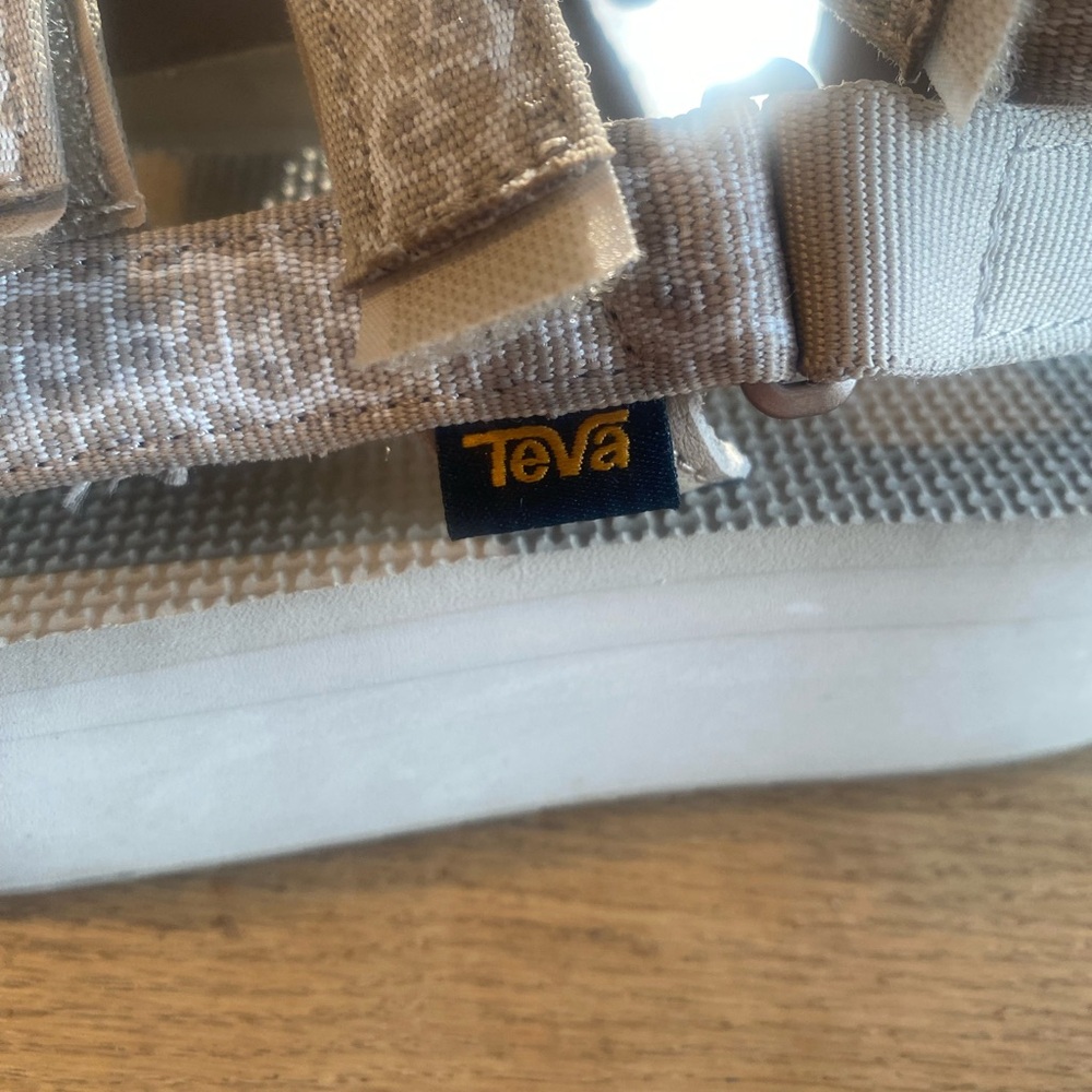 Teva Light Brown Strappy Sandals women’s 9 Preloved - Picture 5 of 11
